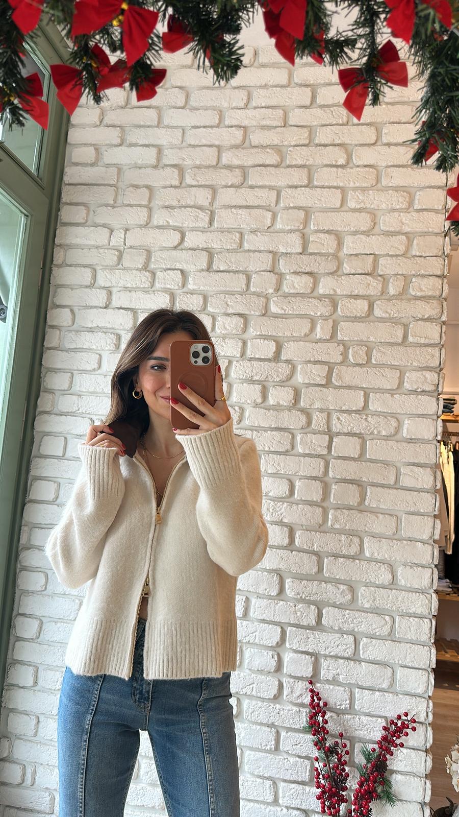 Yakası Derili Triko Hırka