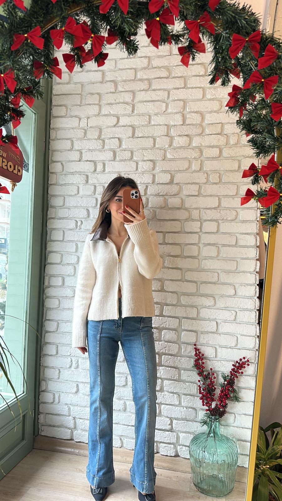 Yakası Derili Triko Hırka