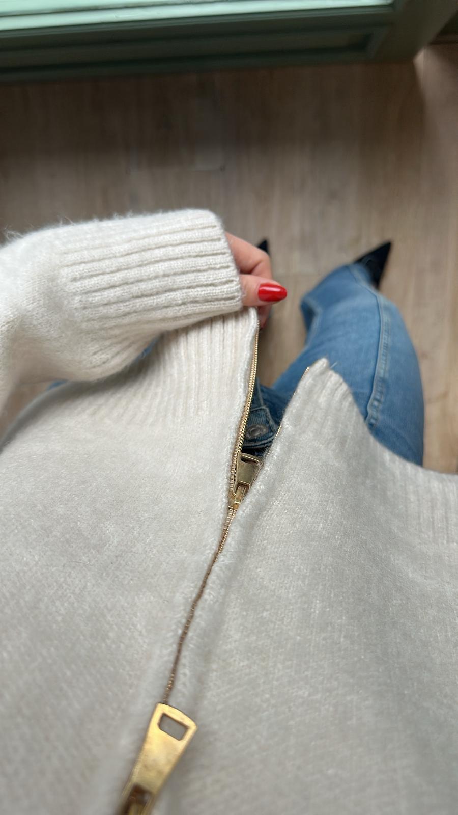 Yakası Derili Triko Hırka