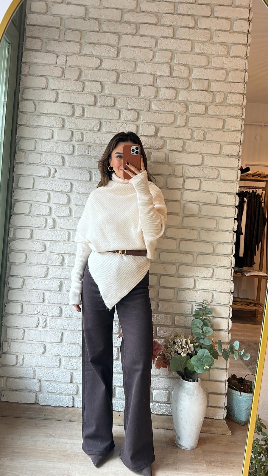 Asimetrik Kesim Boğazlı Triko Kazak