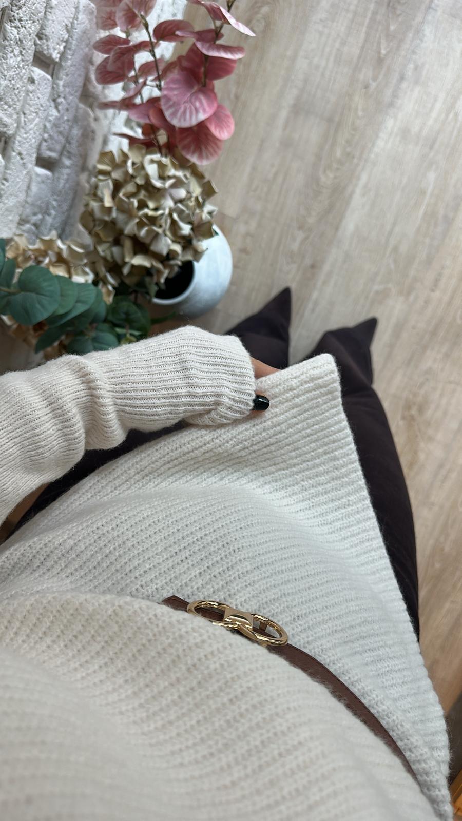 Asimetrik Kesim Boğazlı Triko Kazak